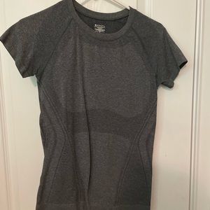 Gray athleta heather short sleeve shirt